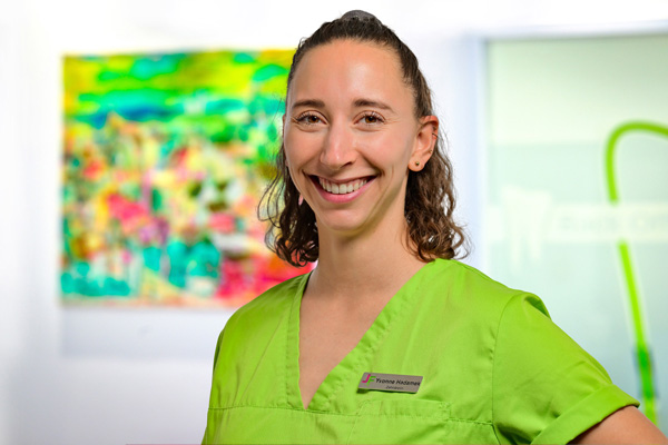 Dr. Yvonne Hadamek